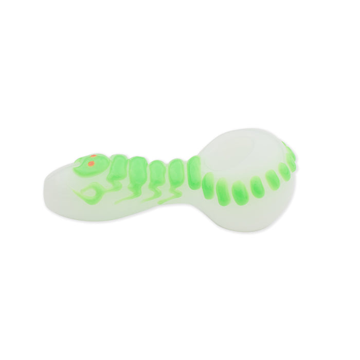 Smoking hand pipe in the dark G002