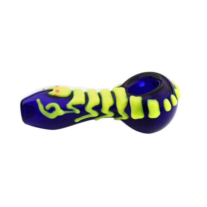 Smoking hand pipe in the dark G002